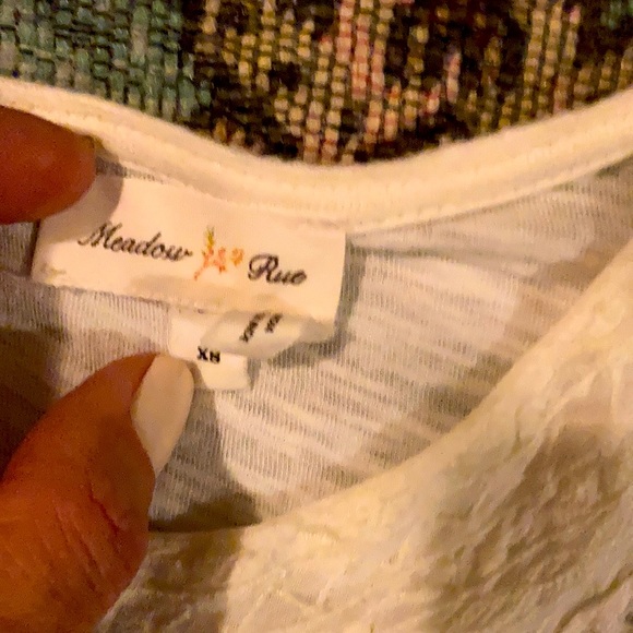 Sleeveless white tunic - Picture 4 of 7